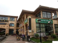 临街十米玻璃落地开面